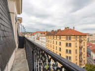 Refuge urbain de caractère au dernier étage à Lyon 7e — photo 2
