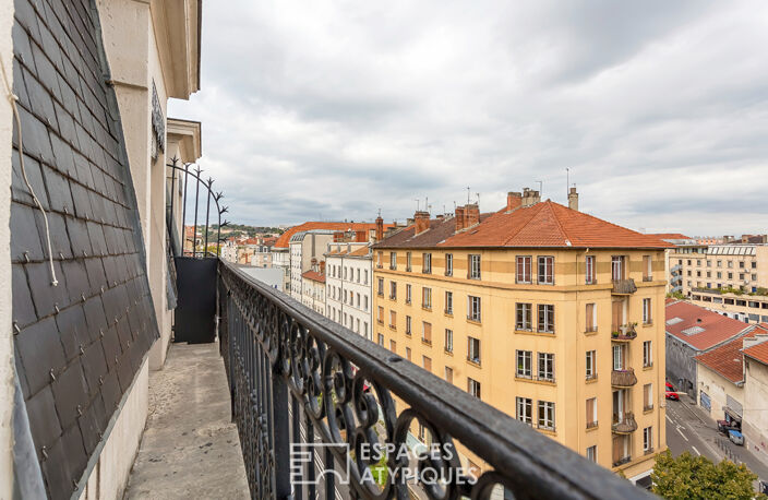 Refuge urbain de caractère au dernier étage à Lyon 7e — photo 2