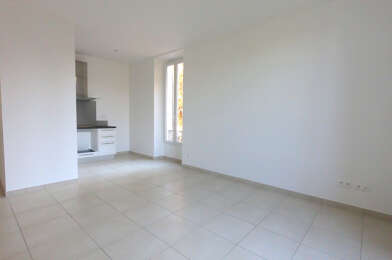 Appartement 4 pièces 922 €