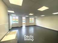 Bureaux haut de gamme 71 m² + cave - hyper centre La Roche-sur-Yon  Parkings privés + ascenseur — photo 4