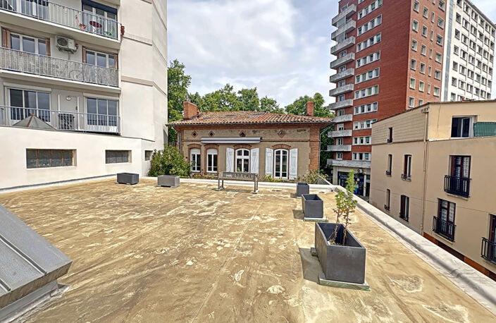 TOULOUSE - LES CHALETS - IMMEUBLE DE 242,10 M²  DE BUREAUX AVEC ROOFTOP. DE 93,40 M² — photo 5