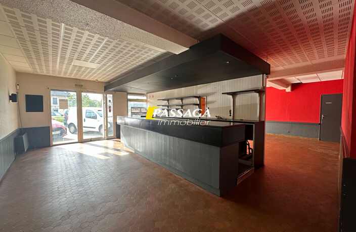 A VENDRE - Local commercial 112 m² avec parkings et caves - RODEZ — photo 2