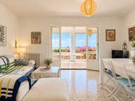 LES ISSAMBRES VILLA VUE MER FORT POTENTIEL A PIED DU CENTRE ET PLAGES — photo 4