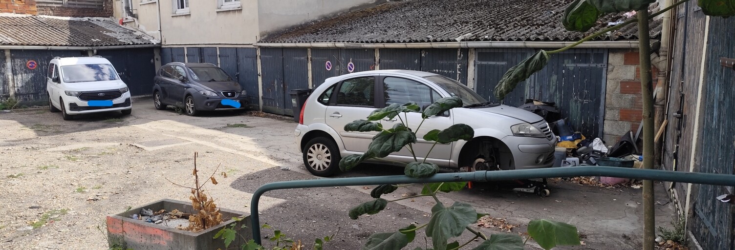 Garage  412 m² à vendre à Saint-Denis (93200)