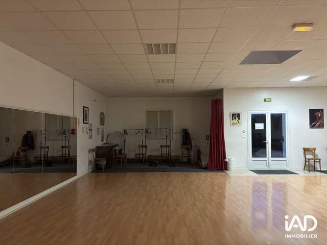 Location Local d'activités 200 m&sup2; — photo du bien