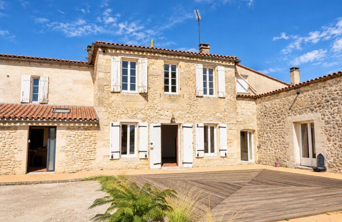FRONSAC  Une maison en pierre de caractère | 170 m² | 5 chambres + bureau | — photo 4