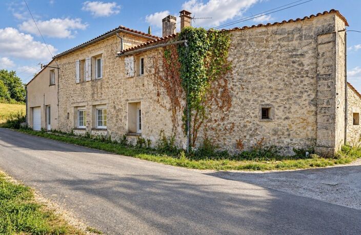 FRONSAC  Une maison en pierre de caractère | 170 m² | 5 chambres + bureau | — photo 5