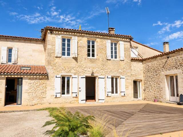 FRONSAC  Une maison en pierre de caractère | 170 m² | 5 chambres + bureau | — photo du bien
