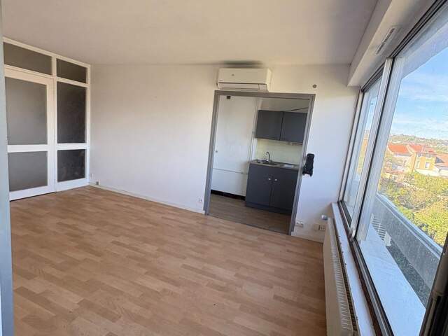 T2 idéal pour étudiant ou investisseur/ climatisation !!! / fenêtres double vitrage neuves / Dpe C !!! — photo du bien
