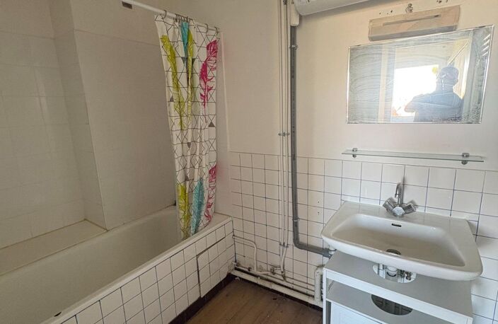 T2 idéal pour étudiant ou investisseur/ climatisation !!! / fenêtres double vitrage neuves / Dpe C !!! — photo 4