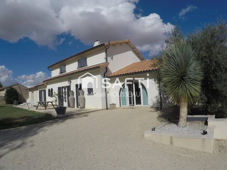 Propriété haut de gamme, piscine, jacuzzi, studio, grand garage — photo 1