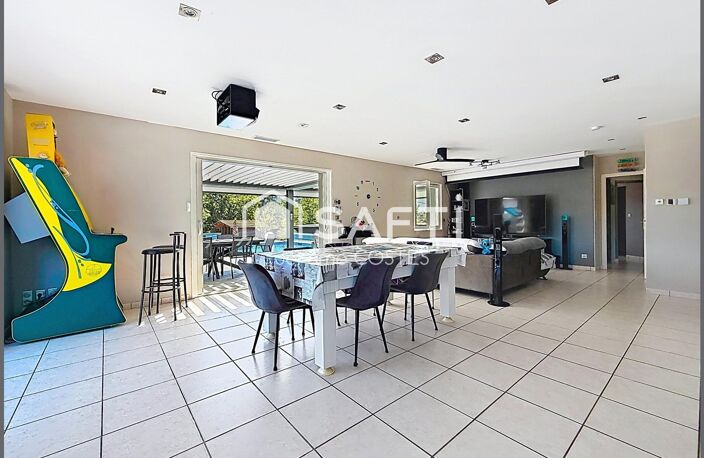 Propriété comptemporaine avec piscine et prestations haut de gamme — photo 2