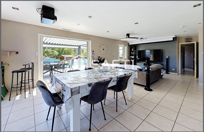 Propriété comptemporaine avec piscine et prestations haut de gamme — photo 3