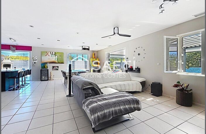 Propriété comptemporaine avec piscine et prestations haut de gamme — photo 4