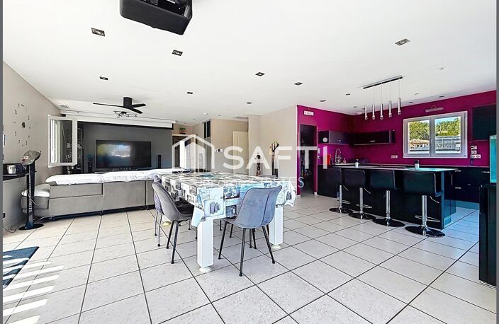 Propriété comptemporaine avec piscine et prestations haut de gamme — photo 5