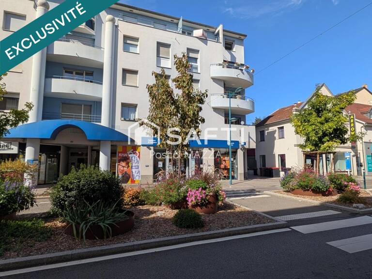 En plein centre, 4p de 80m² au dernier étage avec ascenseur, 2 chambres et balcon côté sud, cave et parking couvert sous/sol — photo 1