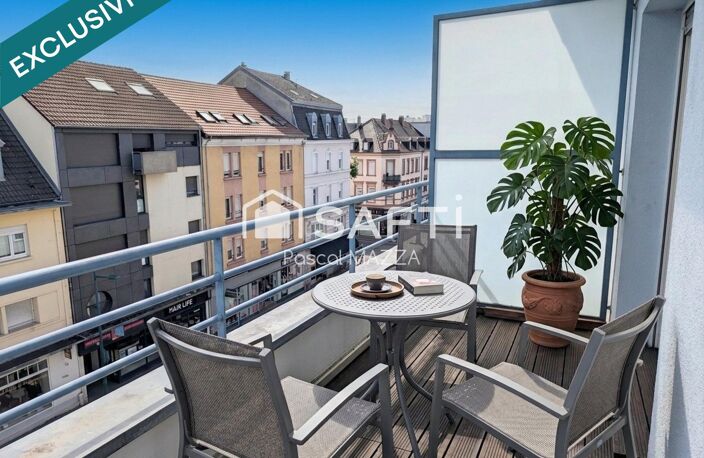 En plein centre, 4p de 80m² au dernier étage avec ascenseur, 2 chambres et balcon côté sud, cave et parking couvert sous/sol — photo 2