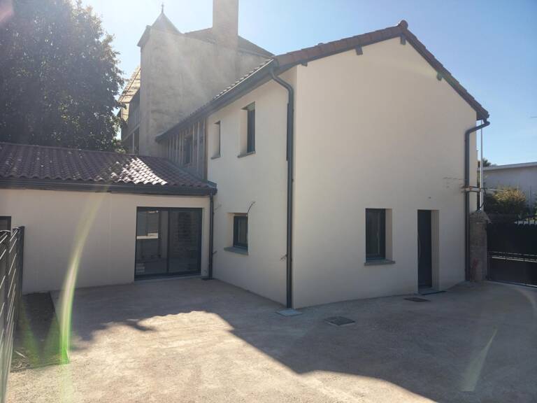 Idéalement située dans un quartier prisé de Mâcon cette maison entièrement rénovée vous séduira. — photo 1