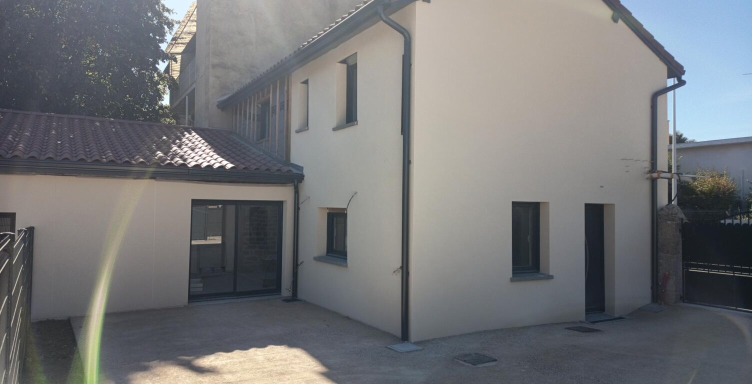 Idéalement située dans un quartier prisé de Mâcon cette maison entièrement rénovée vous séduira. — photo 1