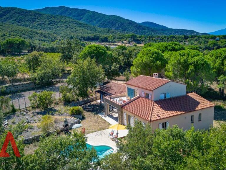 Superbe villa offrant : vue imprenable, grand terrain, piscine et un terrain de tennis! — photo 1