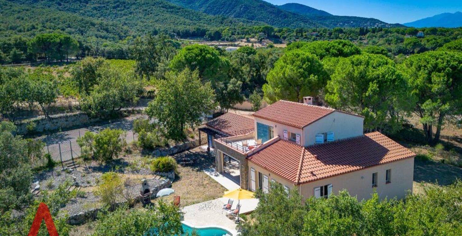 Superbe villa offrant : vue imprenable, grand terrain, piscine et un terrain de tennis! — photo 1