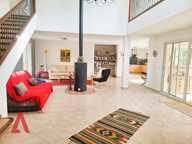 Superbe villa offrant : vue imprenable, grand terrain, piscine et un terrain de tennis! — photo 3