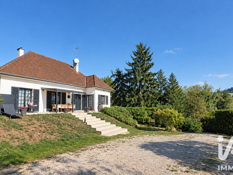 Vente Maison/villa 8 pièces — photo 1