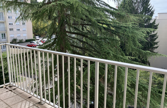 T4 traversant avec balcon — photo 5