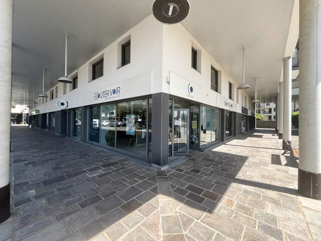 Local commercial de 186 m2 avec vitrine   Centre de Bourran à Rodez — photo du bien