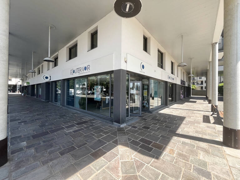 Local commercial de 186 m2 avec vitrine   Centre de Bourran à Rodez — photo 1