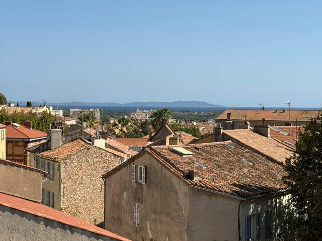 HYERES - T2 de 36.19 m2 au 3ème et dernier étage — photo du bien