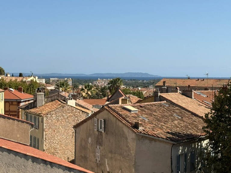 HYERES - T2 de 36.19 m2 au 3ème et dernier étage — photo 1