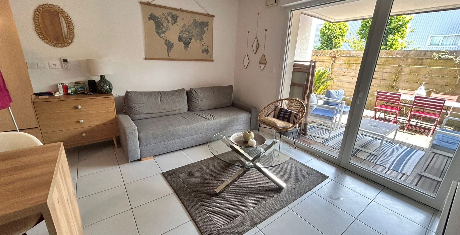 A Biarritz, superbe appartement T2 meublé et équipé en rez-de-chaussée avec terrasse et parking. — photo 1
