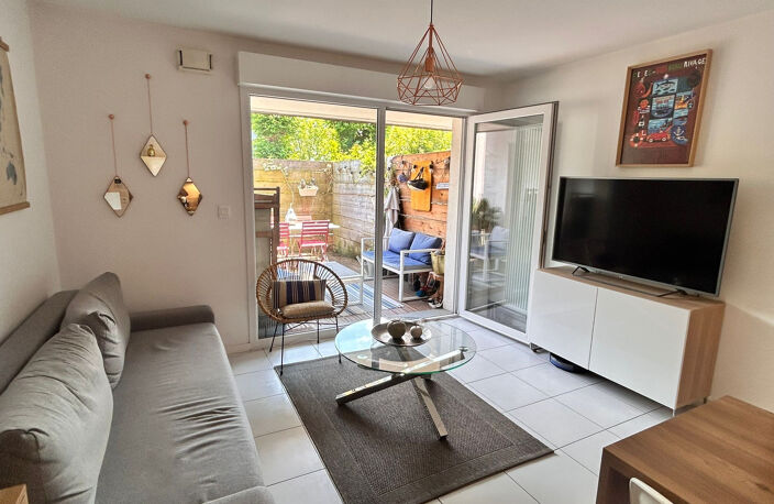 A Biarritz, superbe appartement T2 meublé et équipé en rez-de-chaussée avec terrasse et parking. — photo 3