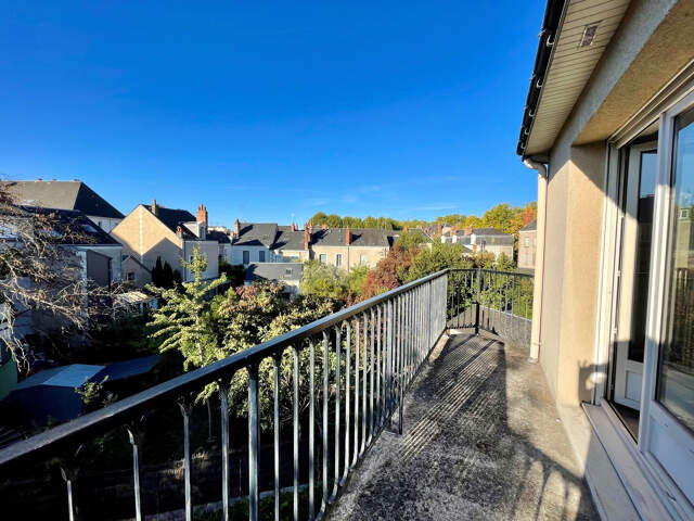 TOURS   T3 AVEC BALCON, GARAGE ET PARKING — photo du bien