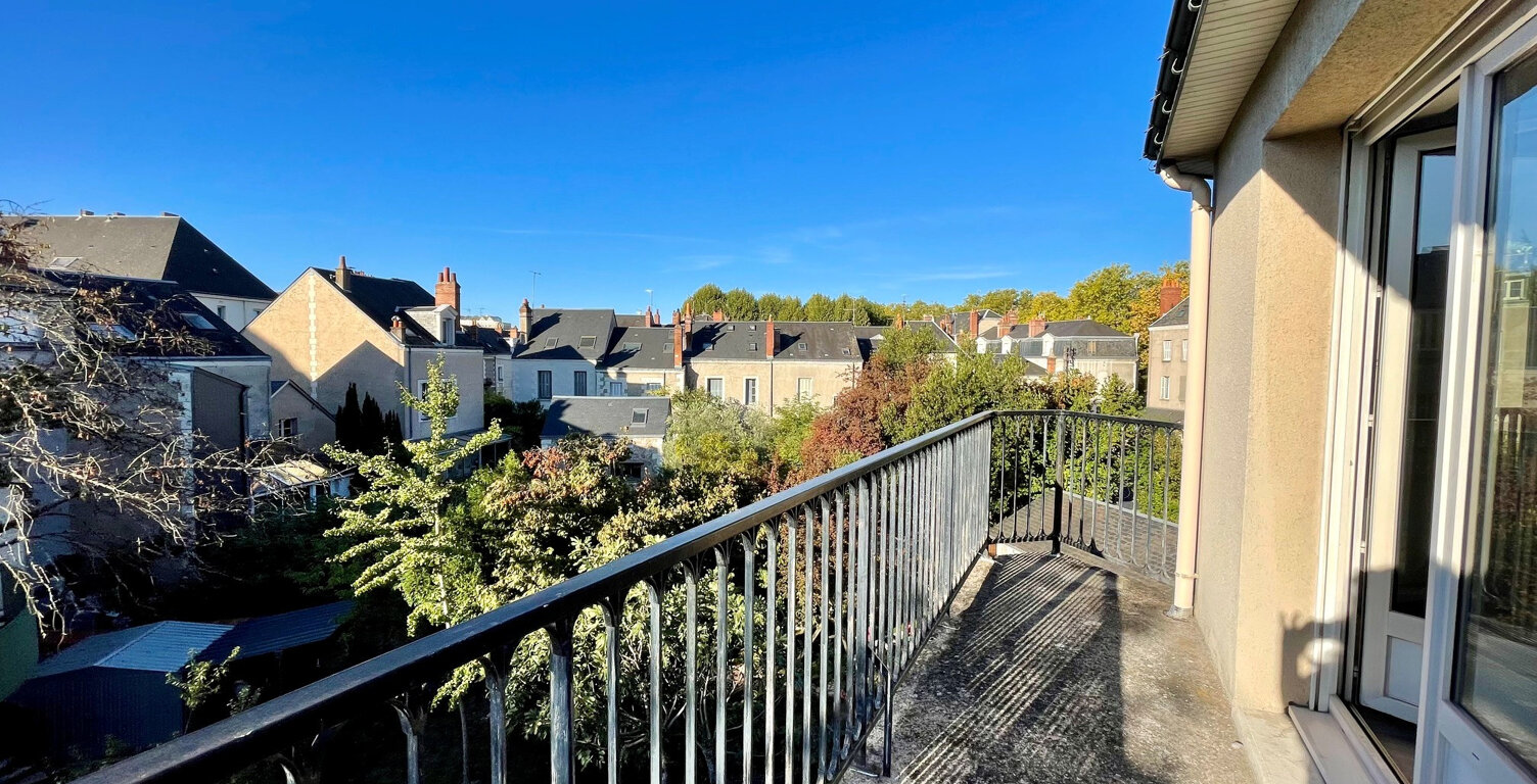 TOURS   T3 AVEC BALCON, GARAGE ET PARKING — photo 1