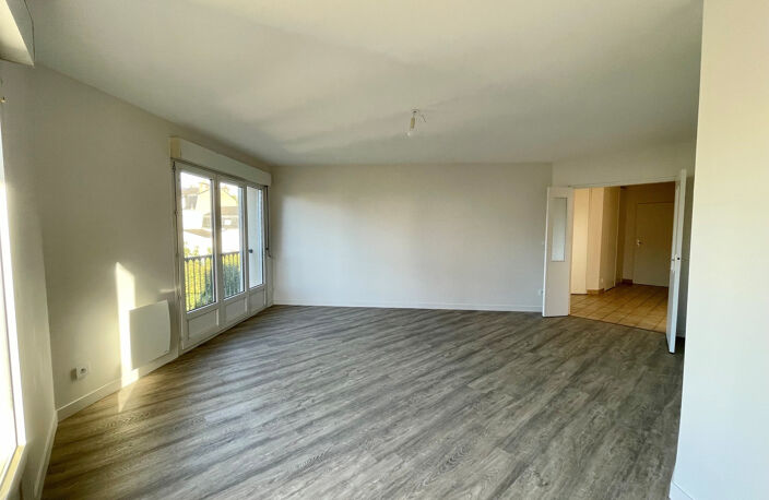 TOURS   T3 AVEC BALCON, GARAGE ET PARKING — photo 3
