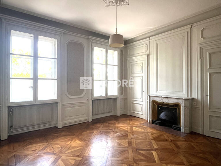 T3 pièces  non meublé - 34 Quai Docteur Gailleton — photo 1