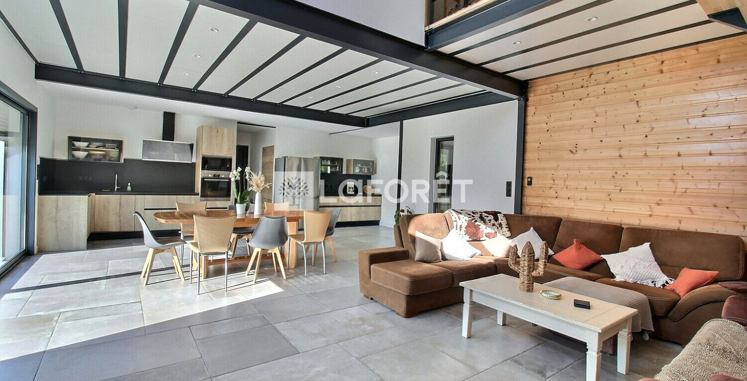 Maison Saint Marcellin En Forez 5 pièce(s) 198 m2 avec dépendance, dépôt — photo 1