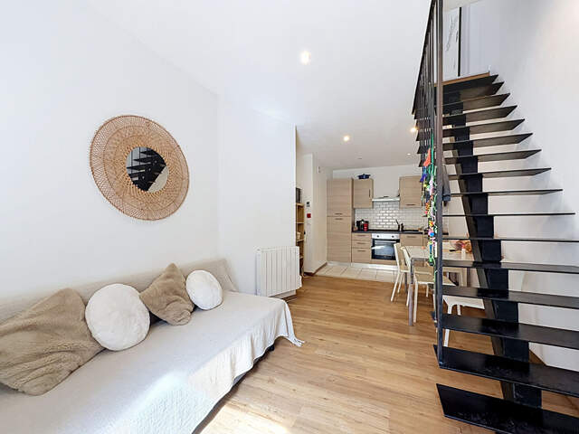 Appartement Marseille T3/4 avec cour CINQ AVENUES — photo du bien