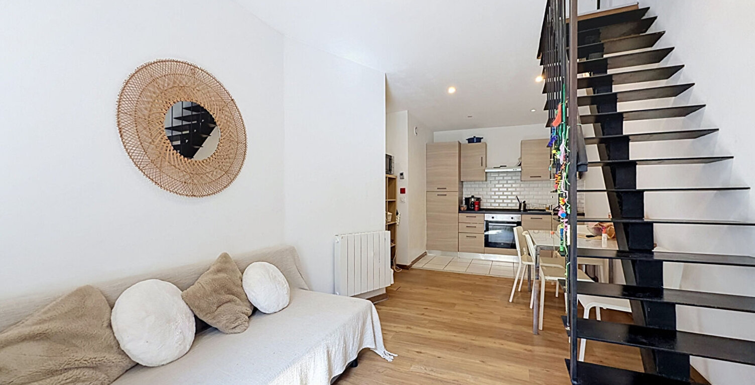 Appartement Marseille T3/4 avec cour CINQ AVENUES — photo 1