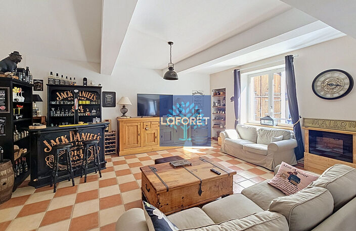 Corps de ferme entièrement rénové de 210 m², 5 chambres, piscine, terrain de 703 m² — photo 2