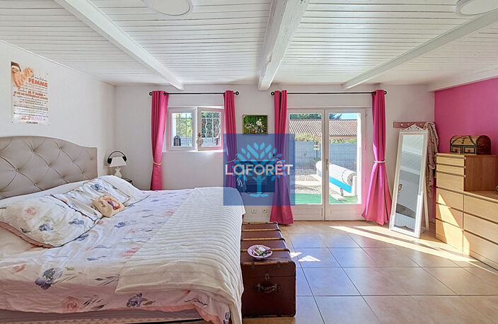Corps de ferme entièrement rénové de 210 m², 5 chambres, piscine, terrain de 703 m² — photo 4