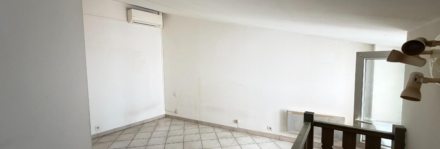 Immeuble  90 m² à vendre à La Tour-d'Aigues (84240)
