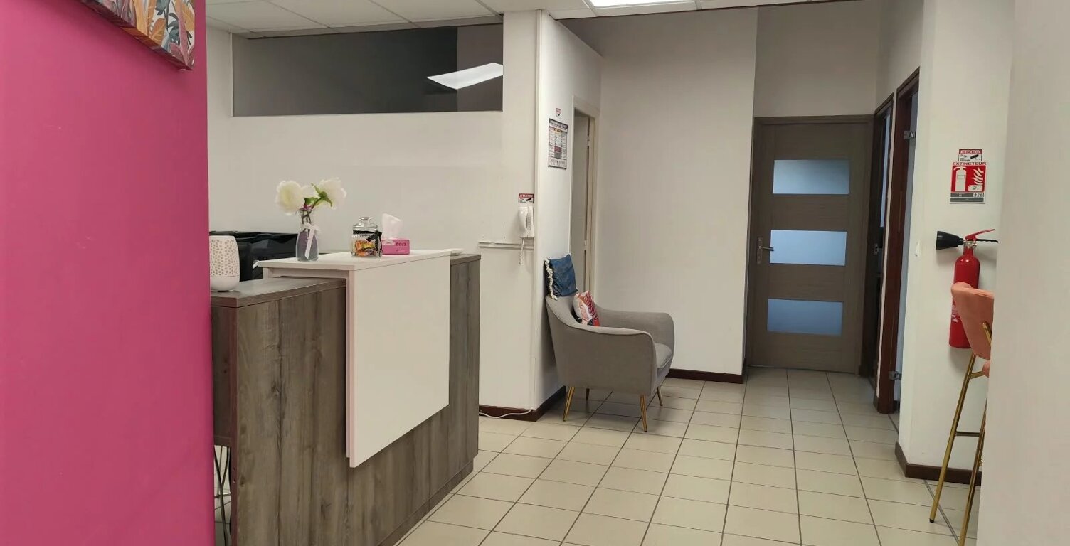 À LOUER – Superbes Bureaux Aménagés et Équipés de 86 m² – Parking Privatif — photo 1