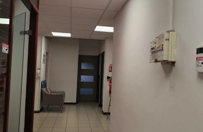 À LOUER – Superbes Bureaux Aménagés et Équipés de 86 m² – Parking Privatif — photo 5