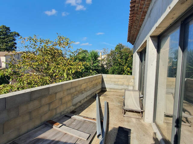 Appartement à vendre T3 à rénover 70 m2 + terrasse Emplacement rare entre mer et centre — photo du bien