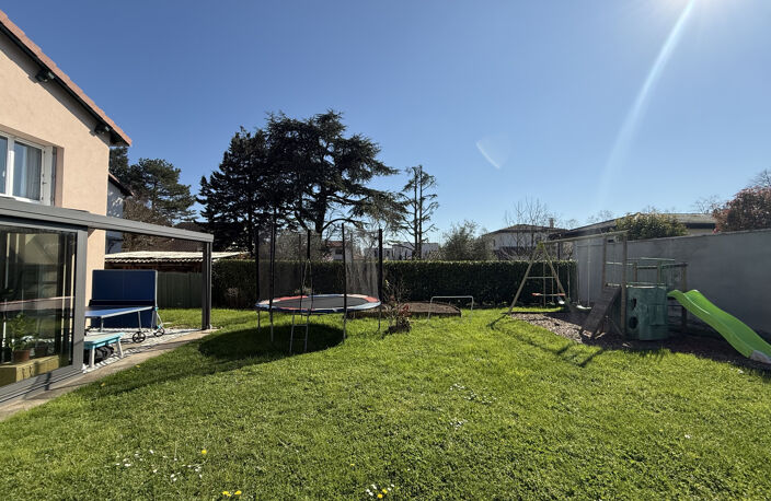 Maison familiale rénovée   Secteur prisé de Tassin-la-Demi-L — photo 2