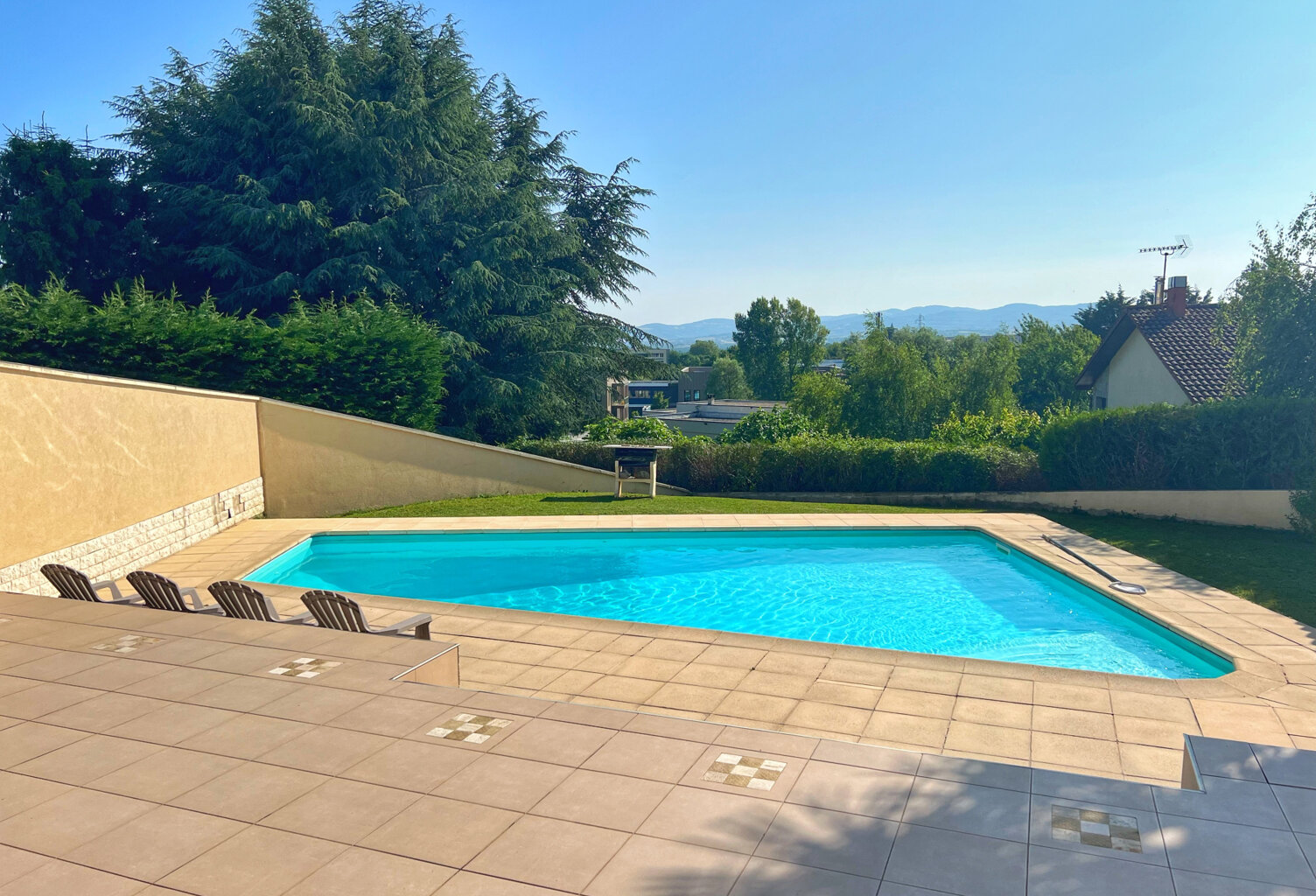 MAISON AVEC PISCINE LIMONEST — photo 1