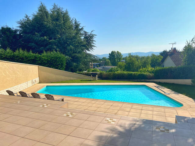 MAISON AVEC PISCINE LIMONEST — photo du bien
